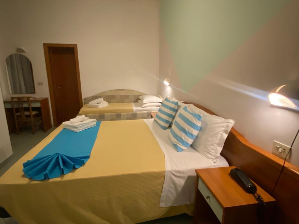 Hotel Villa Caterina Rimini Ngoại thất bức ảnh