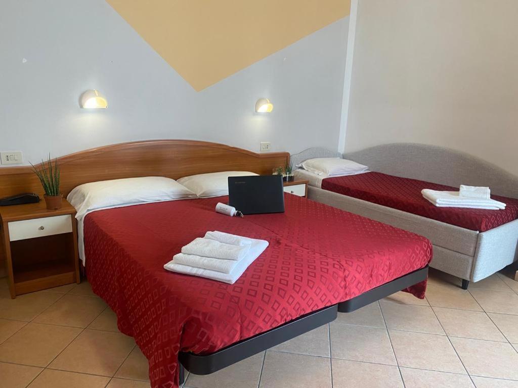 Hotel Villa Caterina Rimini Ngoại thất bức ảnh