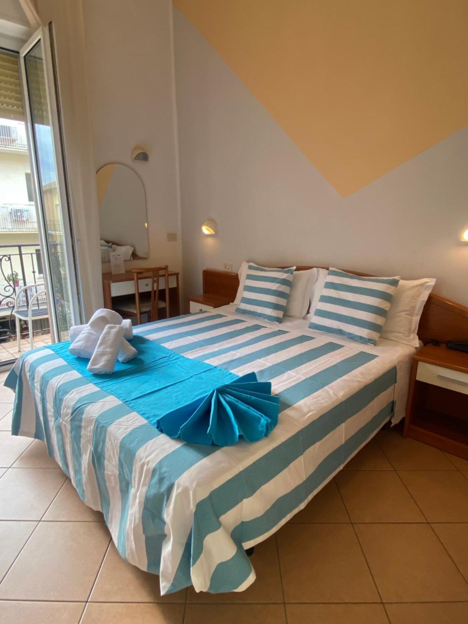 Hotel Villa Caterina Rimini Ngoại thất bức ảnh