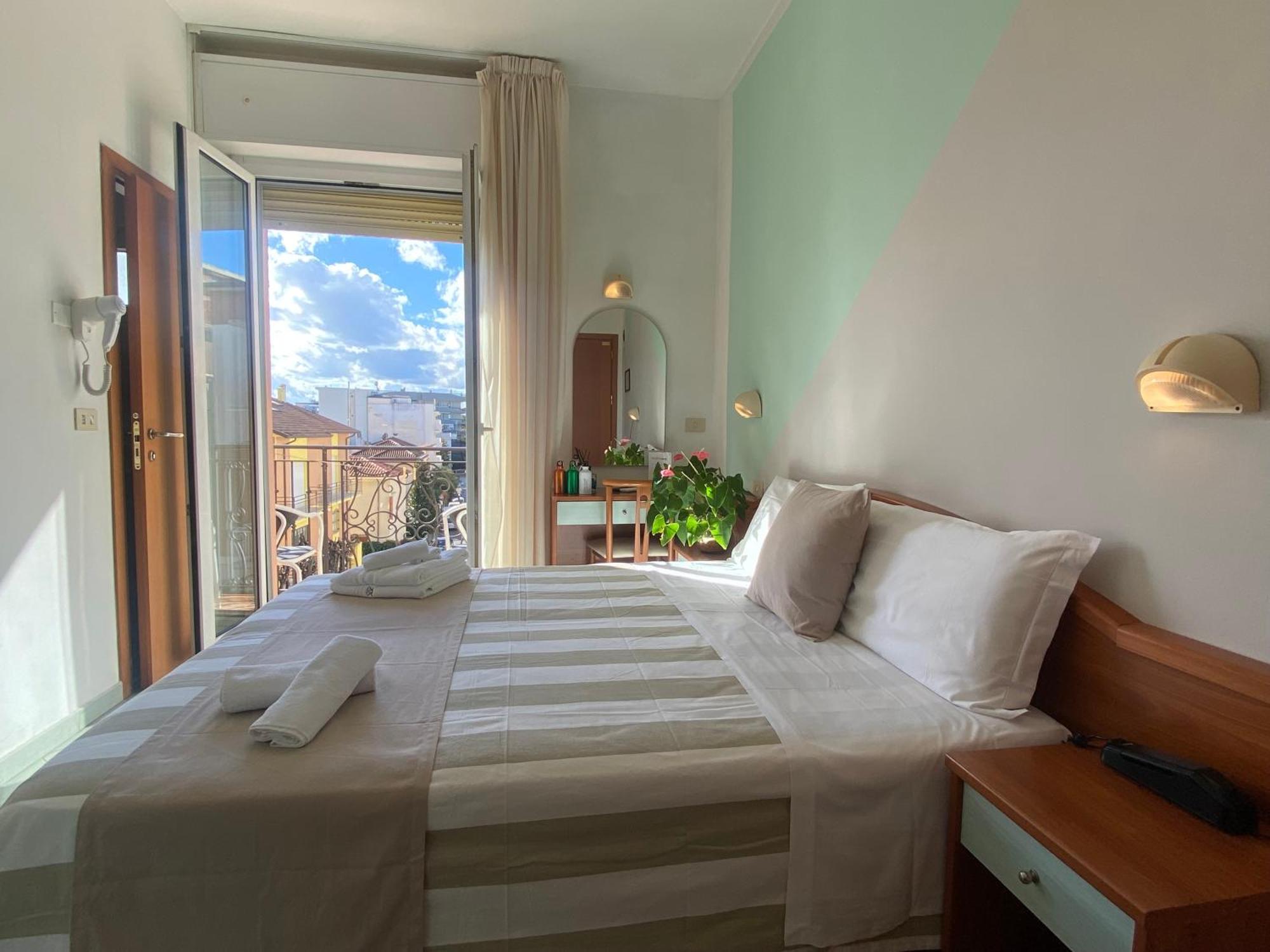Hotel Villa Caterina Rimini Ngoại thất bức ảnh