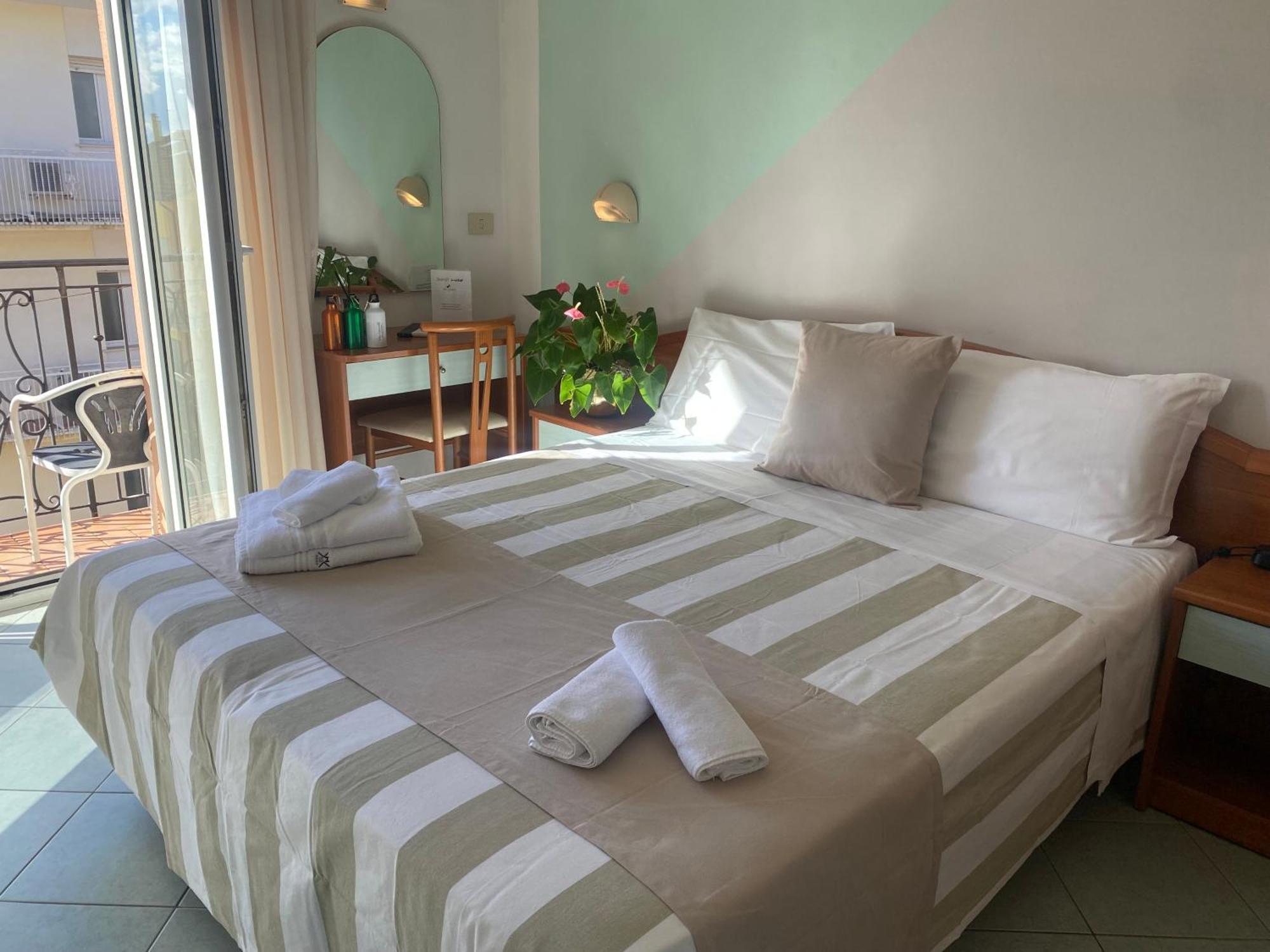 Hotel Villa Caterina Rimini Ngoại thất bức ảnh
