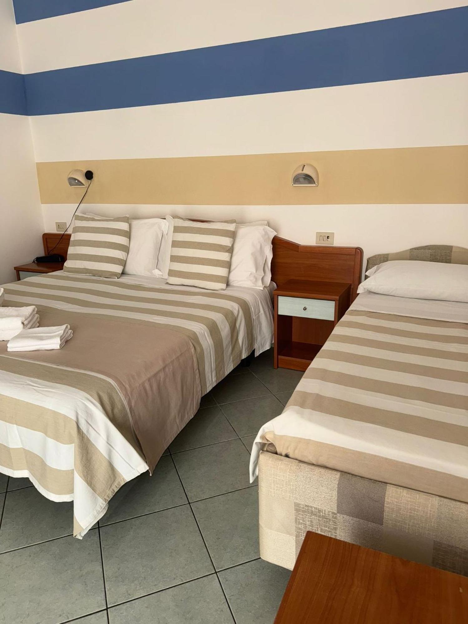 Hotel Villa Caterina Rimini Ngoại thất bức ảnh