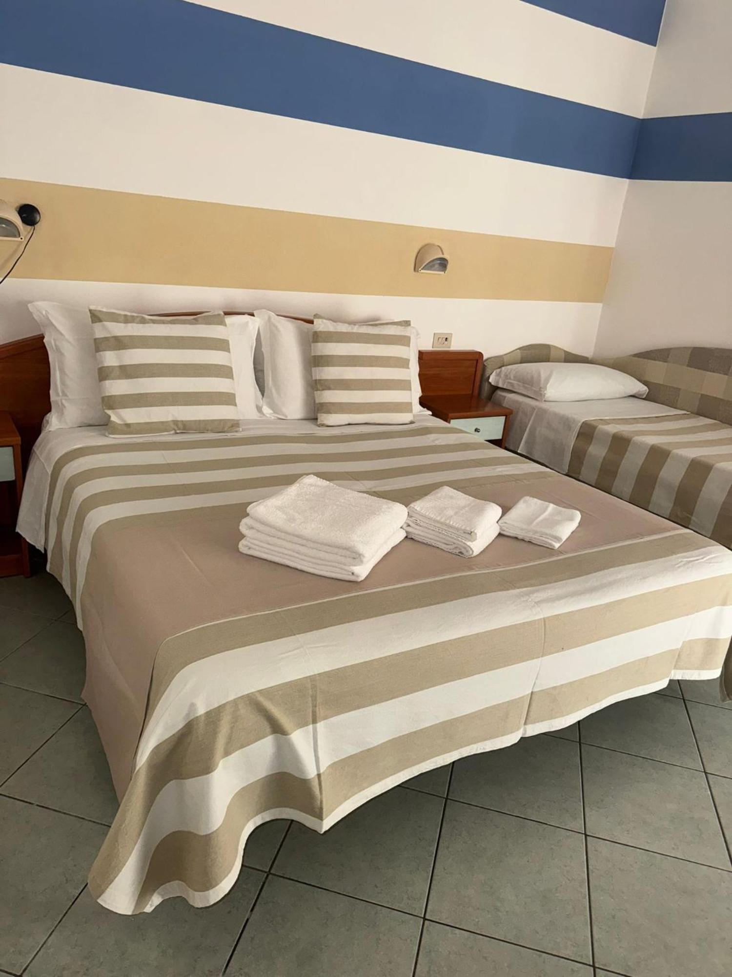 Hotel Villa Caterina Rimini Ngoại thất bức ảnh