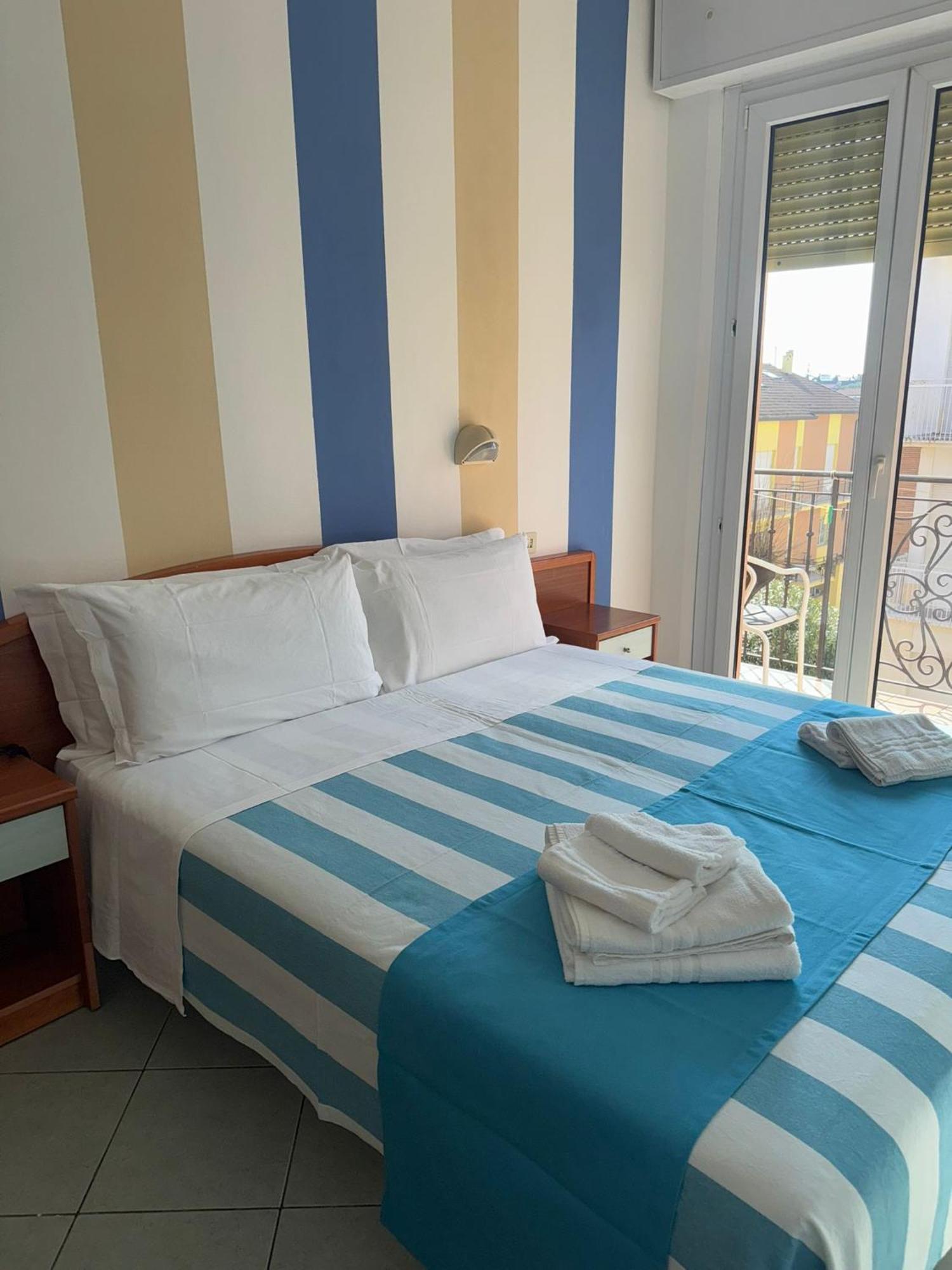 Hotel Villa Caterina Rimini Ngoại thất bức ảnh