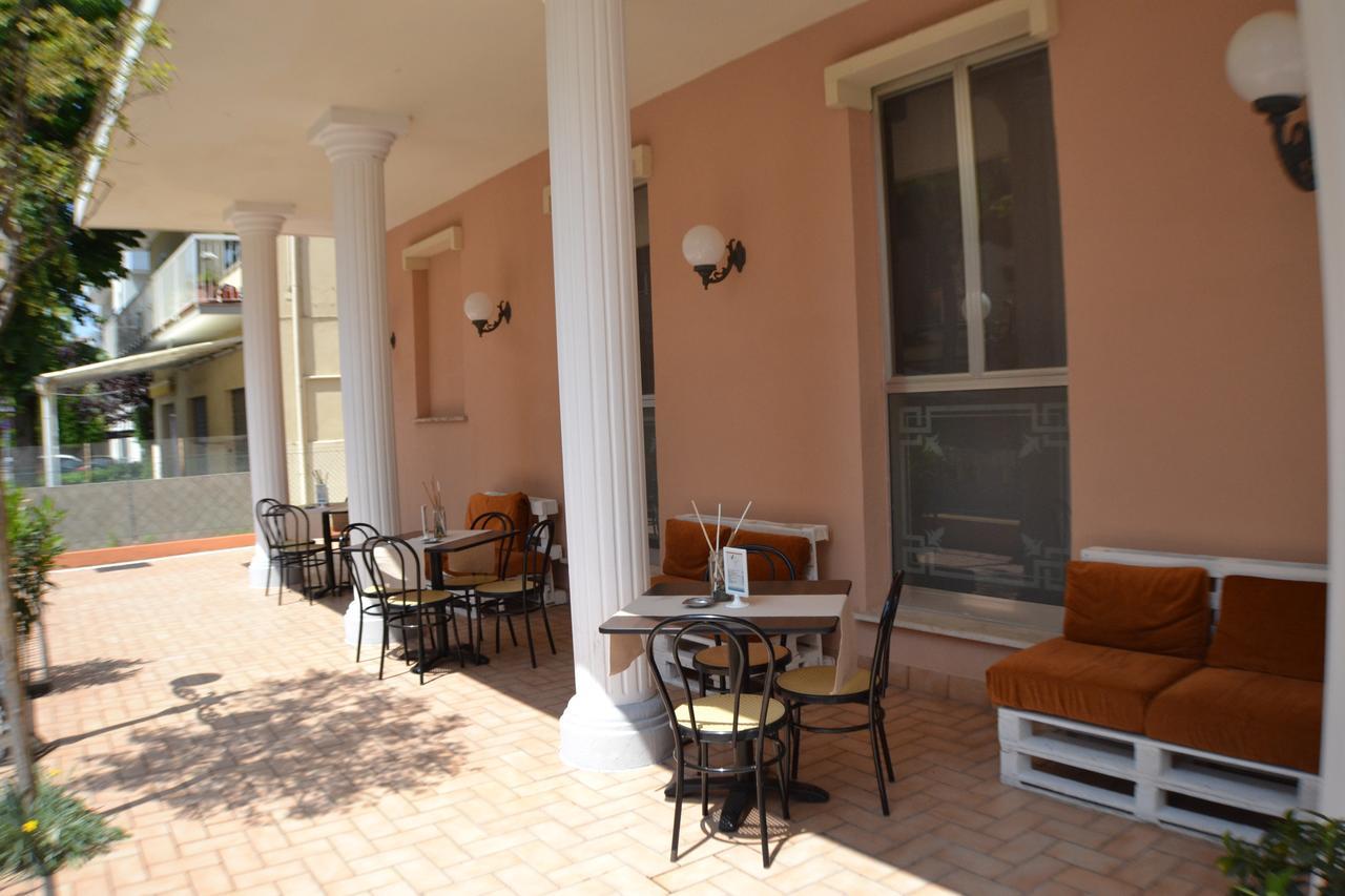 Hotel Villa Caterina Rimini Ngoại thất bức ảnh